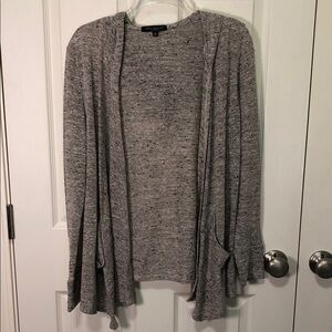 Green Envelope Women's Speckled Gray Cardigan